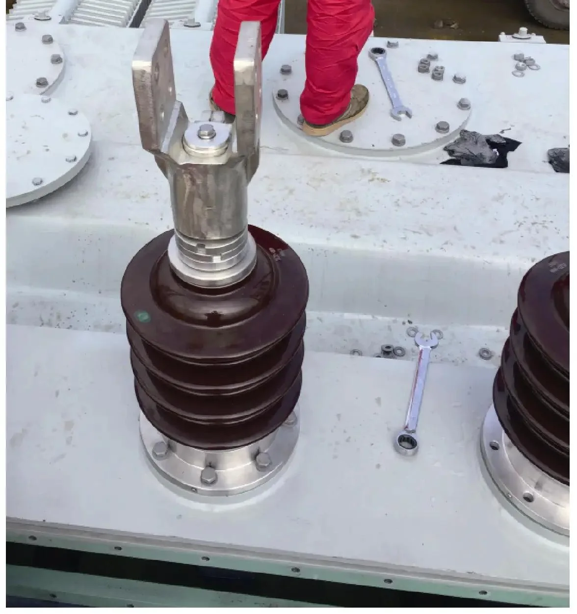 Oil-immersed transformer bushing terminal and flange detail