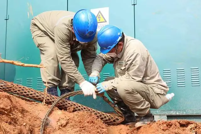 Pad mounted transformer cable entry installation review near transformer enclosure