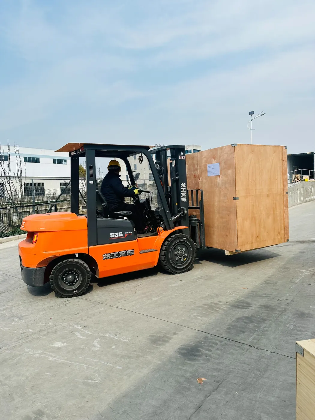 Pad mounted transformer export packing and forklift delivery coordination